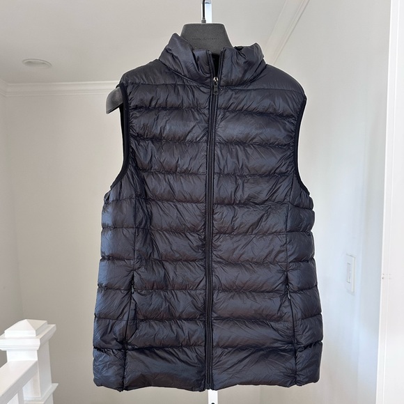 Sarin Matthews black down puffer vest size Small Like New - Picture 5 of 8